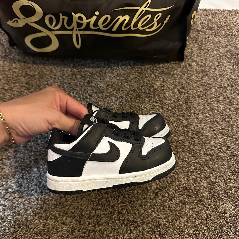 Nike Black and White Sneakers Classic Style